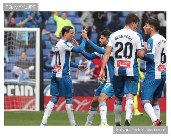 瓦伦西亚保级形势严峻 锋线乏力致进球数联赛垫底 瓦伦西亚保级形势严峻 锋线乏力致进球数联赛垫底