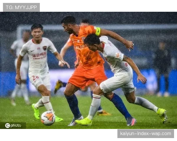 场均射门数降至二十四点四次 防守组织严密导致进攻空间压缩 场均射门数降至二十四点四次 防守组织严密导致进攻空间压缩